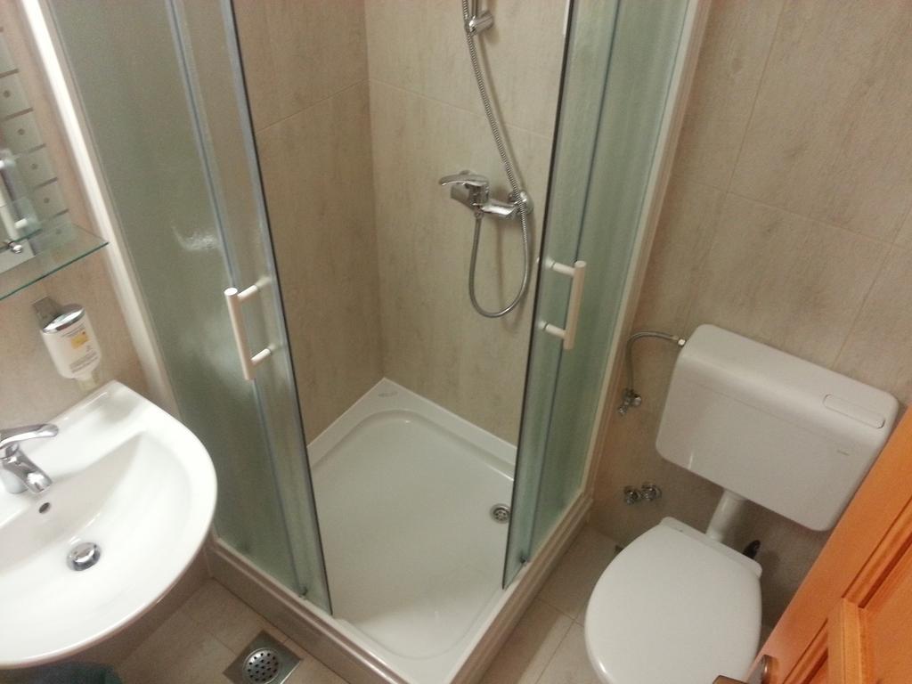 Europa Hostel Portoroz Room photo
